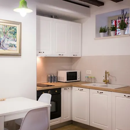 Ana Apartment *