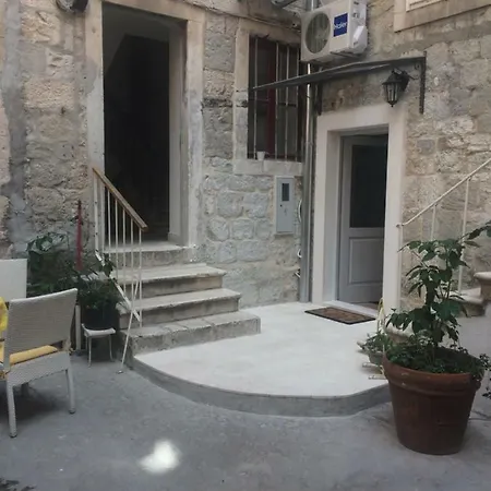 Apartment Ana *