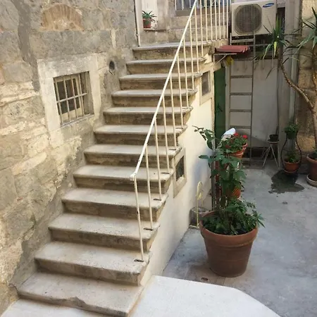 Ana Apartment Split