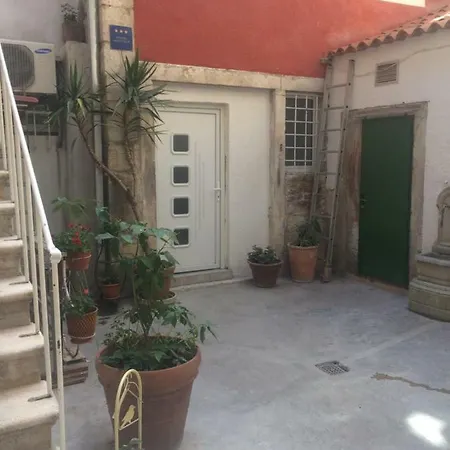 Ana Apartment *